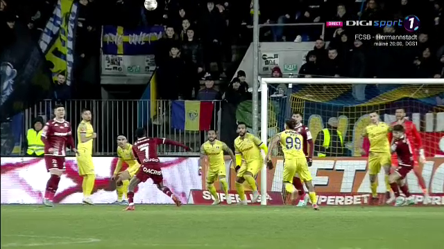 Penalty neacordat pentru Rapid în meciul cu Petrolul? Cum au comentat specialiștii_8