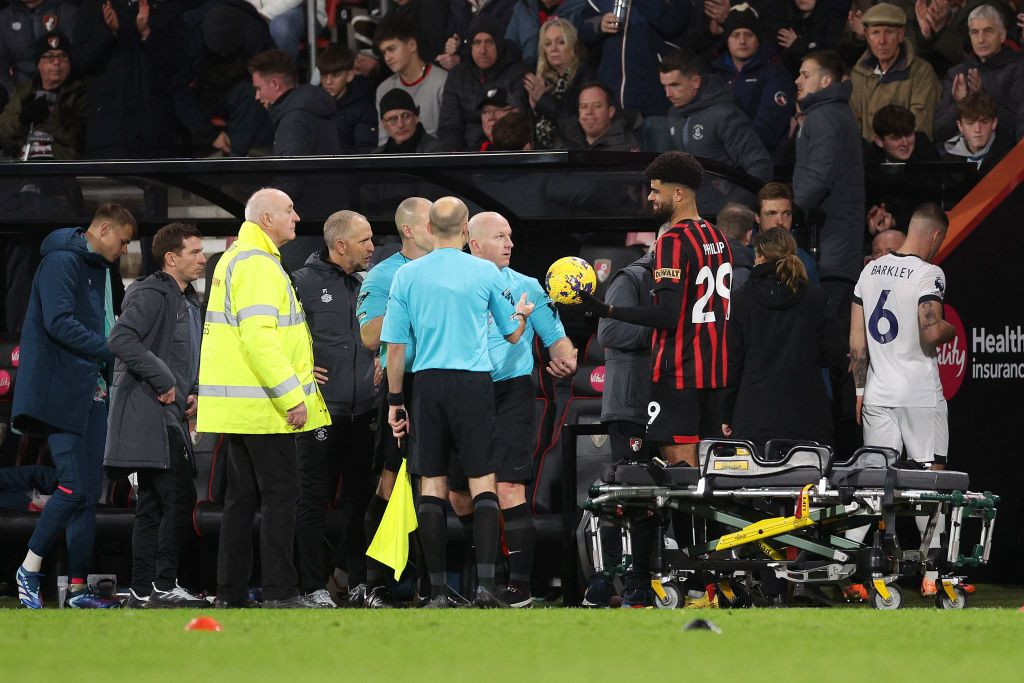 Panică în Premier League! Căpitanul lui Luton s-a prăbușit din nou pe gazon, a doua oară în șapte luni_5