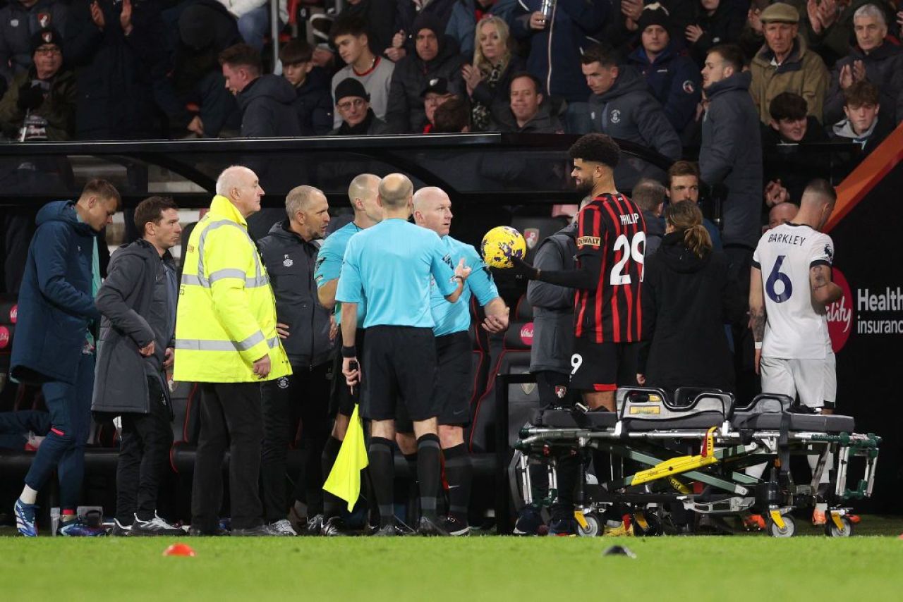 Panică în Premier League! Căpitanul lui Luton s-a prăbușit din nou pe gazon, a doua oară în șapte luni_5