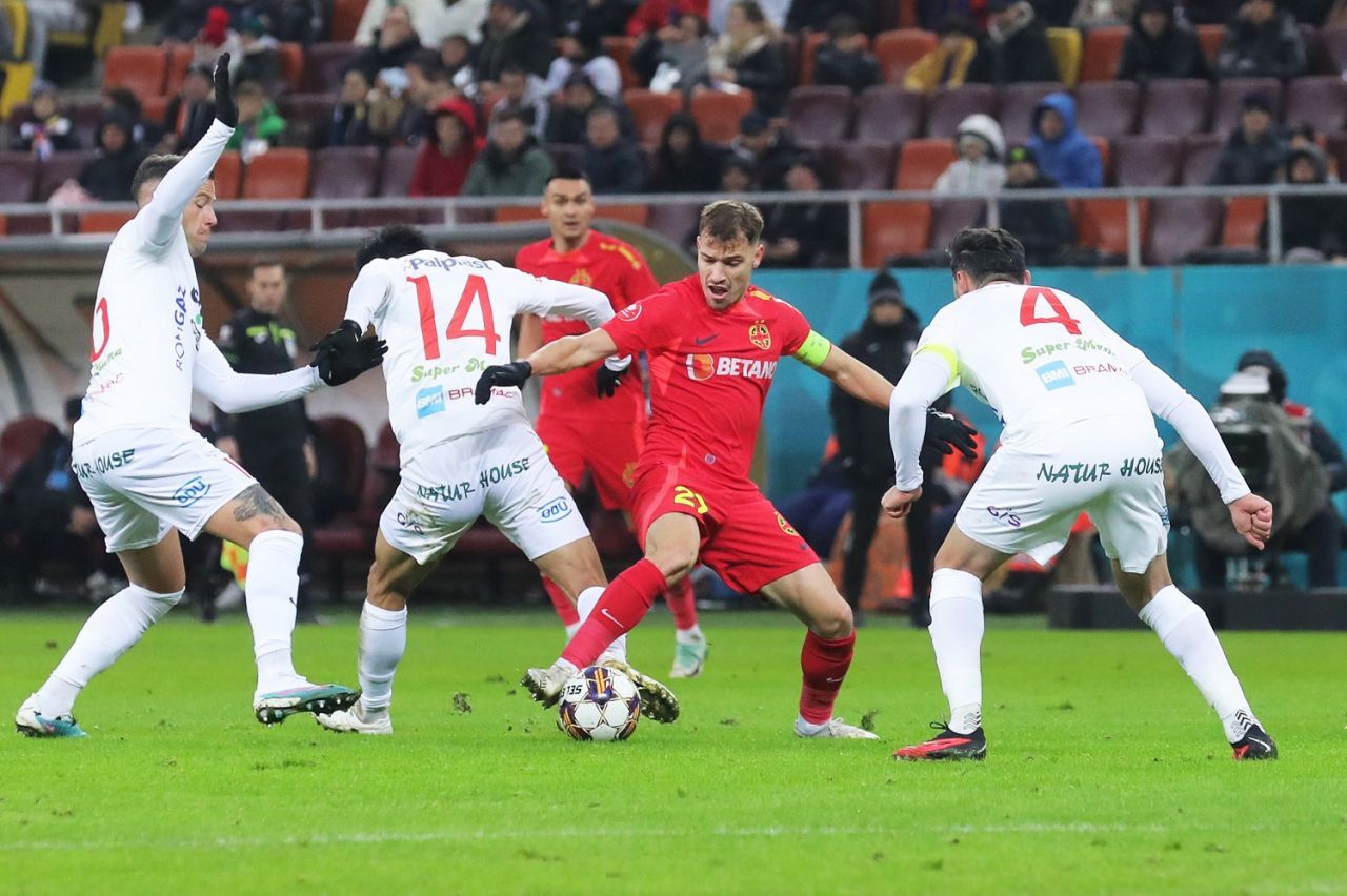 De neoprit! Darius Olaru a făcut show în prima repriză a meciului FCSB - Hermannstadt_1