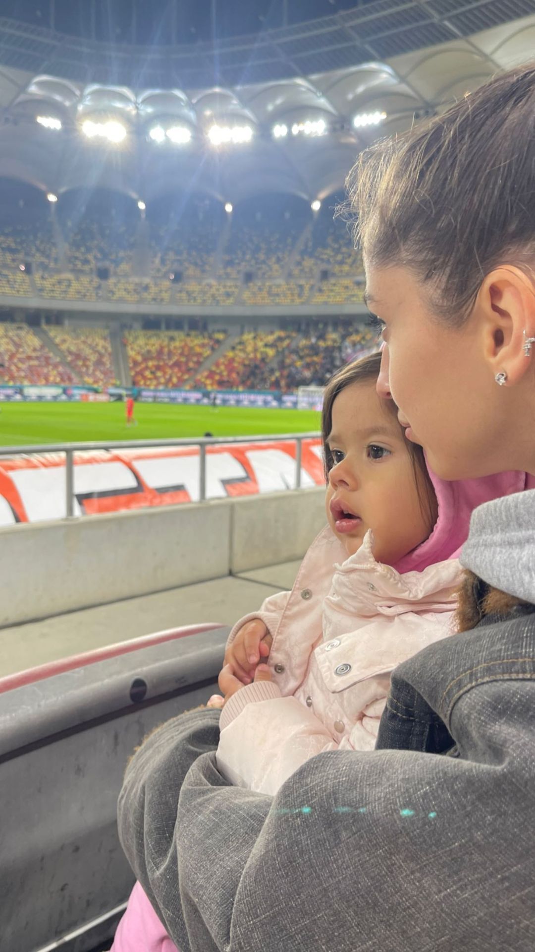 Moment emoționant! Fetița lui Florinel Coman a început să plângă când și-a văzut tatăl ieșind din teren pe Arena Națională! Ioana a filmat tot_2