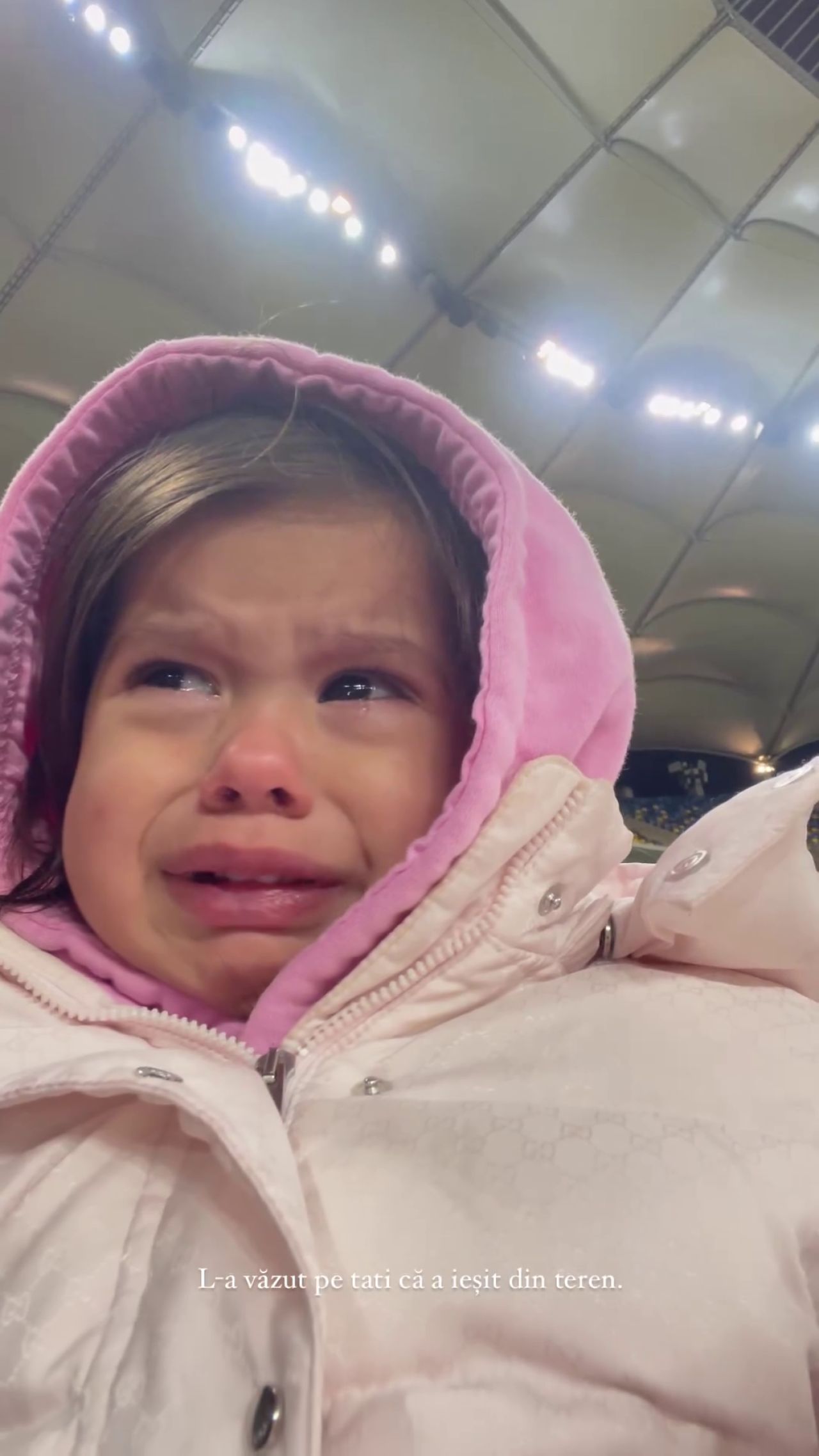 Moment emoționant! Fetița lui Florinel Coman a început să plângă când și-a văzut tatăl ieșind din teren pe Arena Națională! Ioana a filmat tot_5