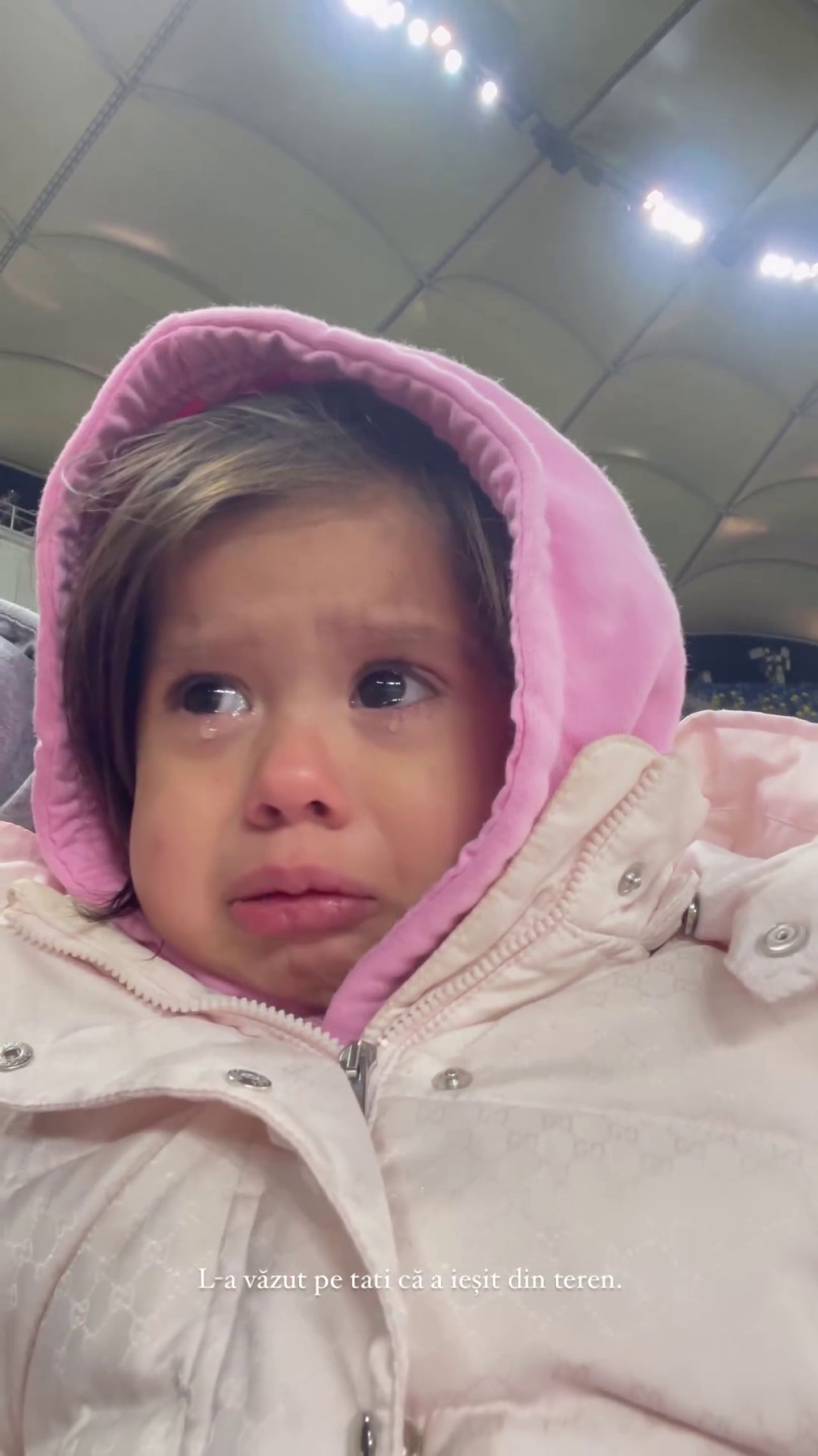 Moment emoționant! Fetița lui Florinel Coman a început să plângă când și-a văzut tatăl ieșind din teren pe Arena Națională! Ioana a filmat tot_9