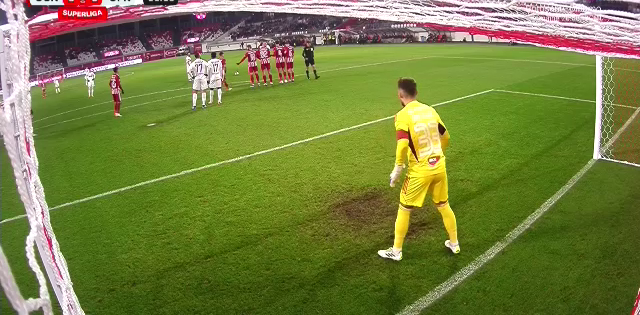 Frig de crapă pietrele la Sf&acirc;ntu Gheorghe. Temperatură cu minus la meciul Sepsi - CFR Cluj