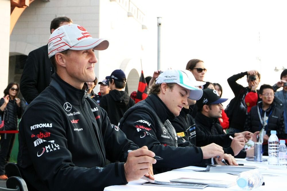 Willi Weber a decis să vorbească despre situația lui Michael Schumacher: 