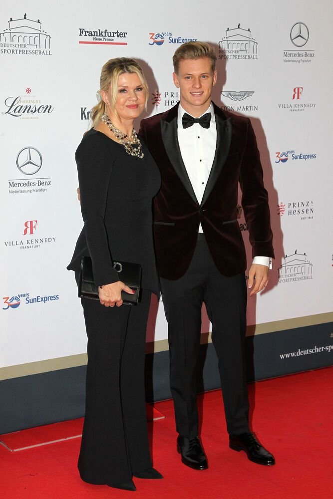 Willi Weber a decis să vorbească despre situația lui Michael Schumacher: 