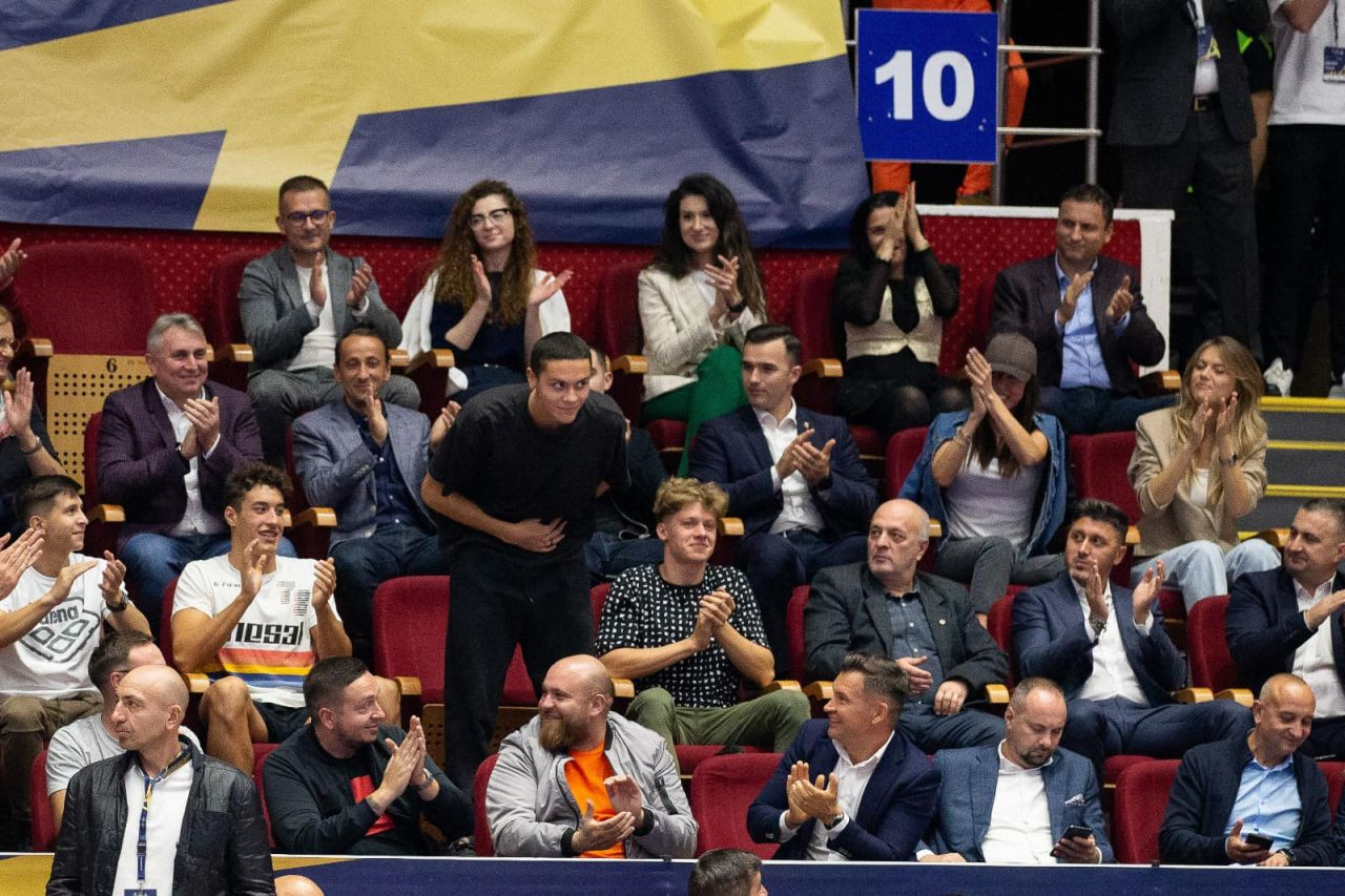 David Popovici, încă un gest de mare campion. 