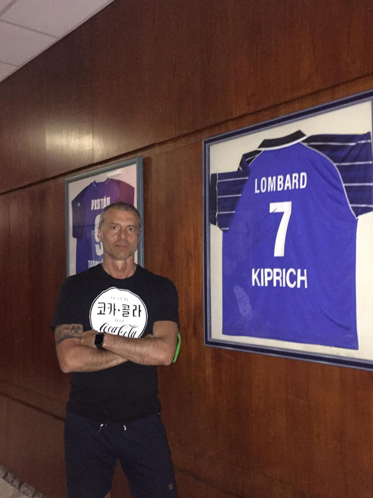 George Bănică, românul stabilit de 31 de ani în Belgia, vorbește despre fabrica de campioni care i-a dat pe De Bruyne și Lukaku. 