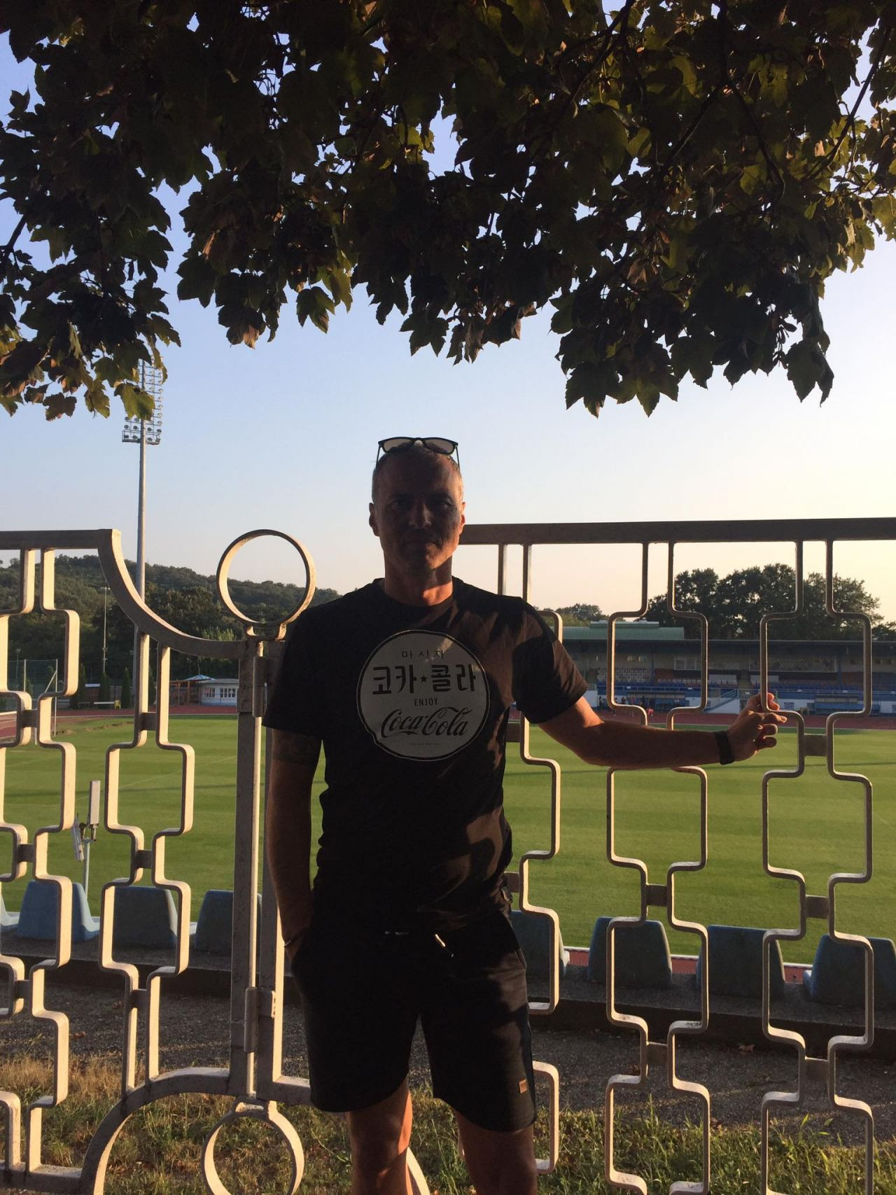 George Bănică, românul stabilit de 31 de ani în Belgia, vorbește despre fabrica de campioni care i-a dat pe De Bruyne și Lukaku. 