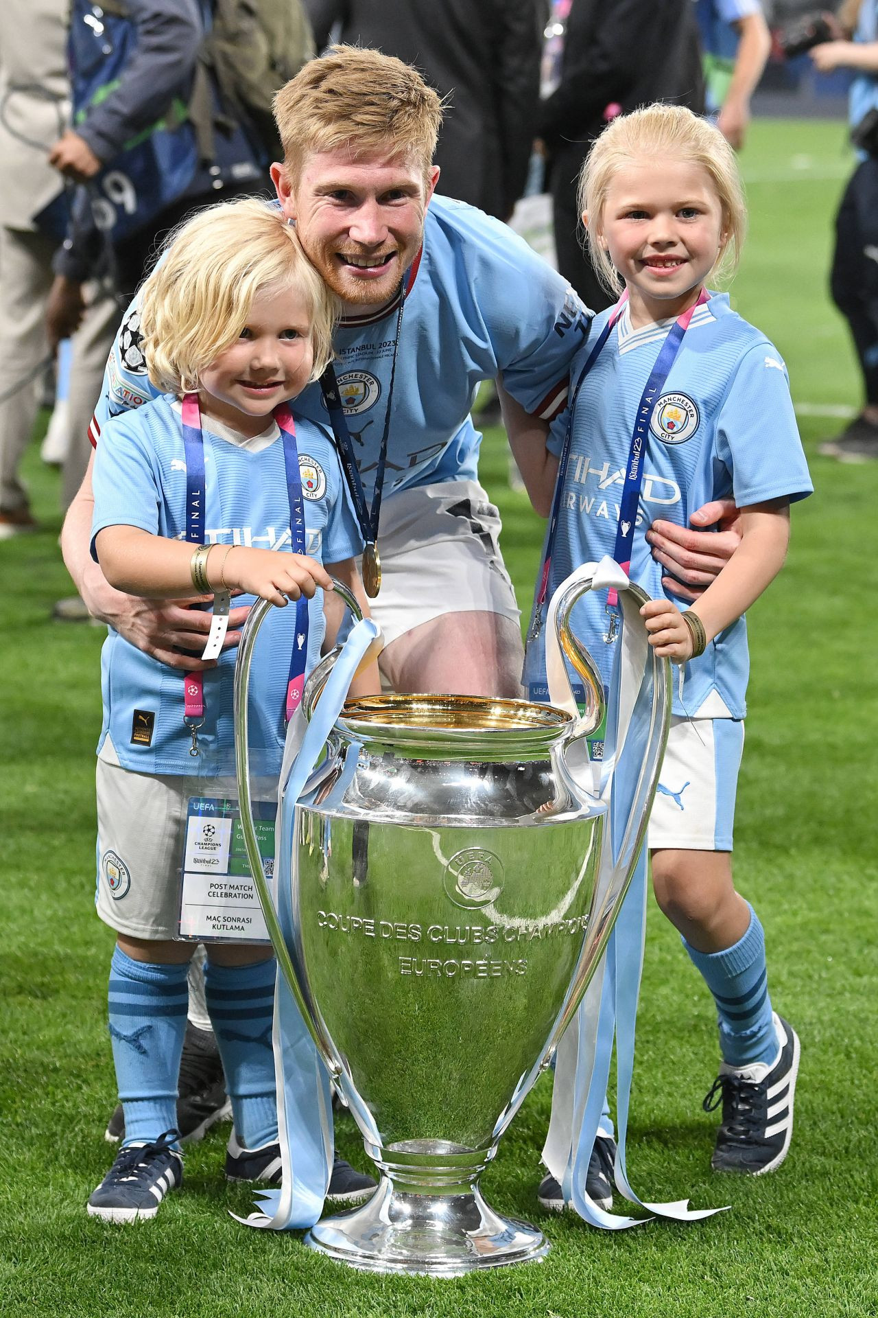 George Bănică, românul stabilit de 31 de ani în Belgia, vorbește despre fabrica de campioni care i-a dat pe De Bruyne și Lukaku. 