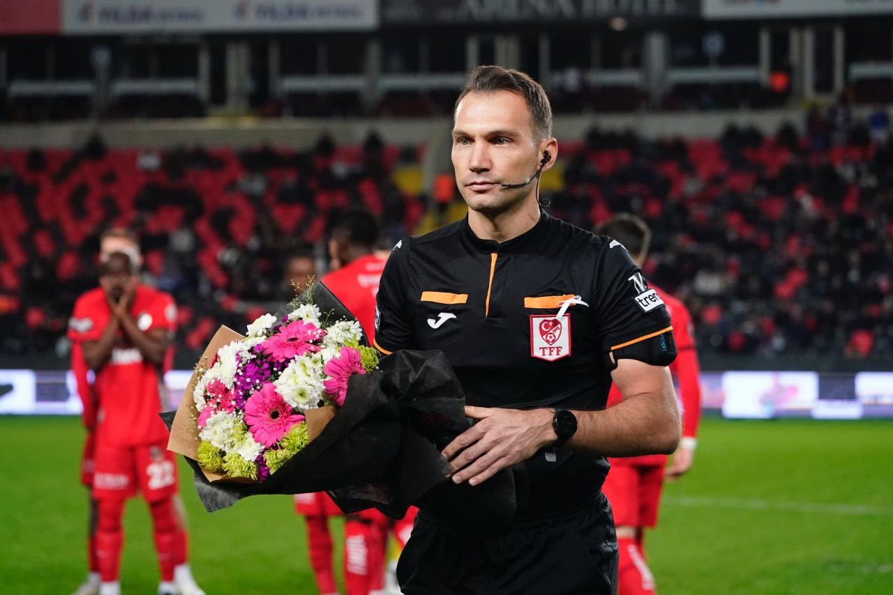 Marius Șumudică, protagonistul unui gest superb pentru arbitrul partidei dintre Gaziantep și Adana Demirspor_3