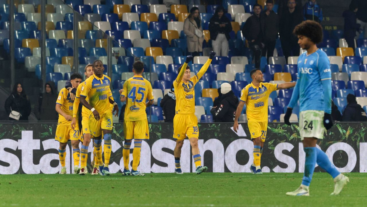 Campioana Napoli, distrusă pe teren propriu de nou-promovata Frosinone! Scor ireal pe &rdquo;Stadio Diego Armando Maradona&rdquo;