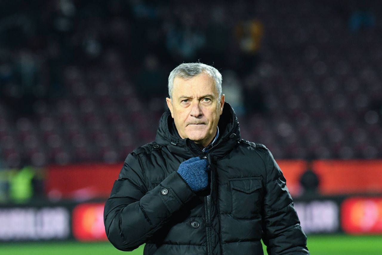 &bdquo;Nu are rost să &icirc;i țin!&rdquo; Mircea Rednic ia măsuri la UTA Arad după remiza cu Universitatea Craiova&nbsp;