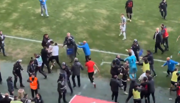 Turcia e deja la alt nivel! Altă zi, din nou haos: șase eliminați, după o bătaie cruntă chiar pe teren