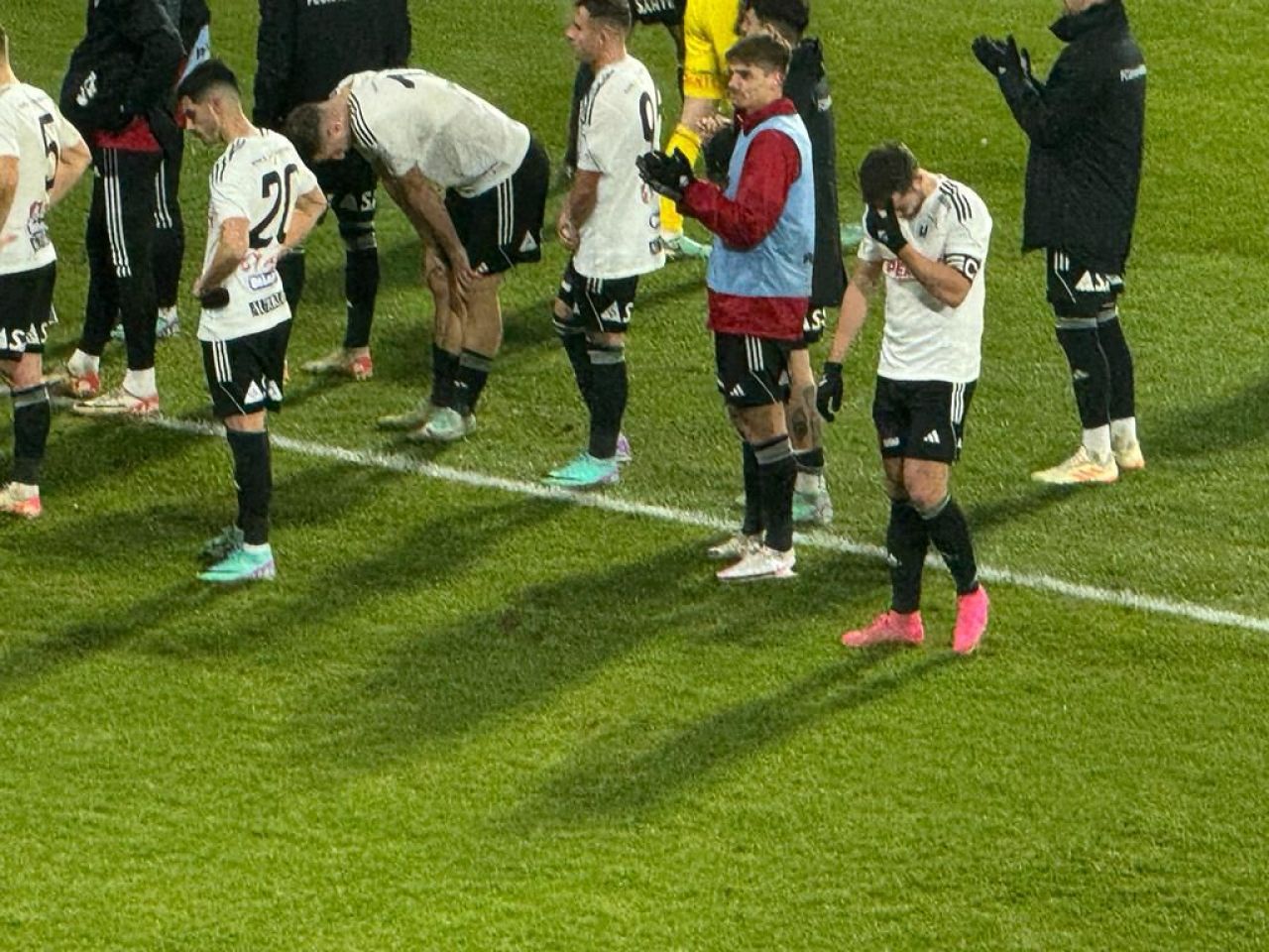 Jucătorii lui U Cluj, distruși după umilința contra lui CFR. Cum a fost surprins Alex Chipciu_6