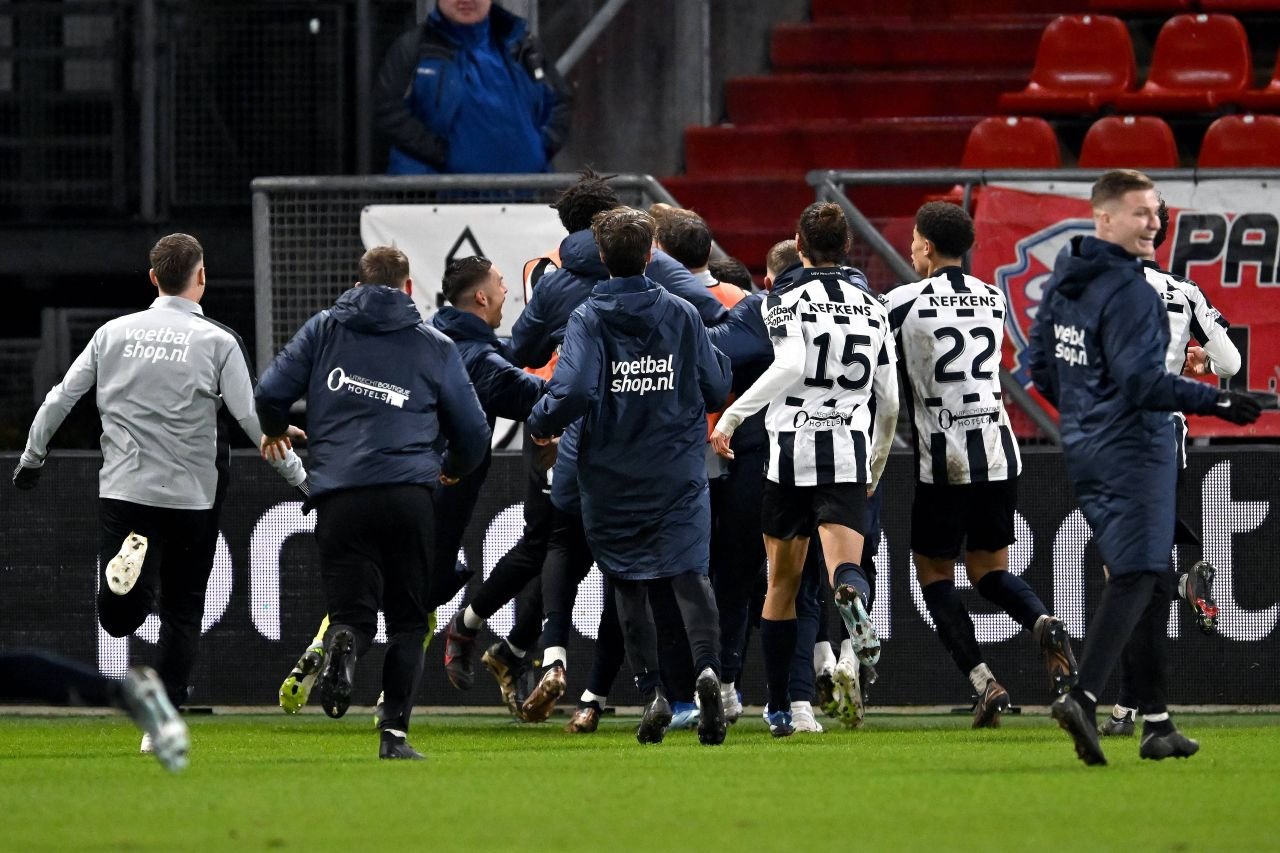 Rușine istorică pentru Ajax! A fost eliminată din Cupa Olandei de o echipă de Liga 4_3
