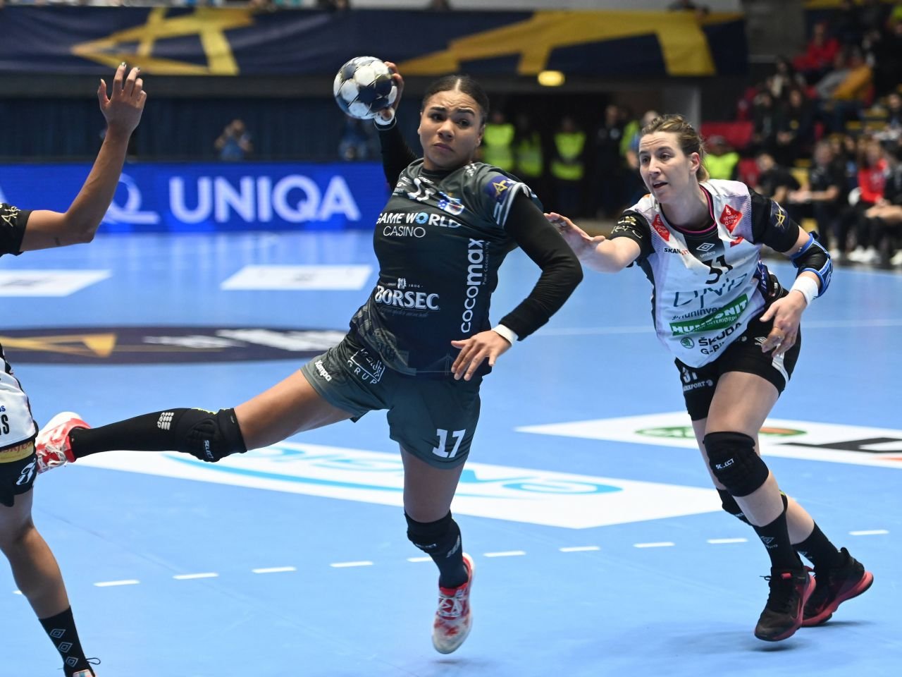 Elizabeth Omoregie și-a prelungit contractul cu CSM București! ”Va face spectacol încă doi ani în tricoul de tigroaică”_4