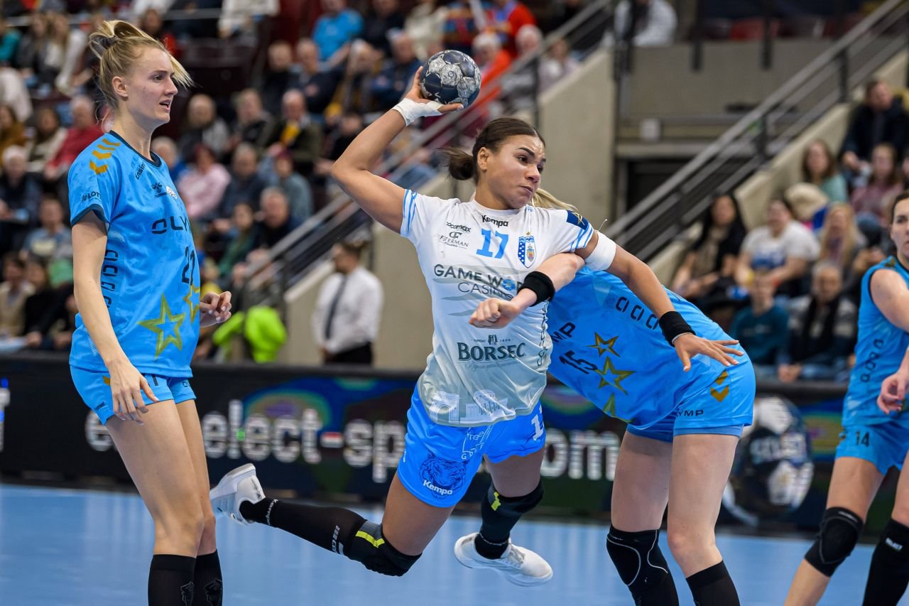 Elizabeth Omoregie și-a prelungit contractul cu CSM București! ”Va face spectacol încă doi ani în tricoul de tigroaică”_6