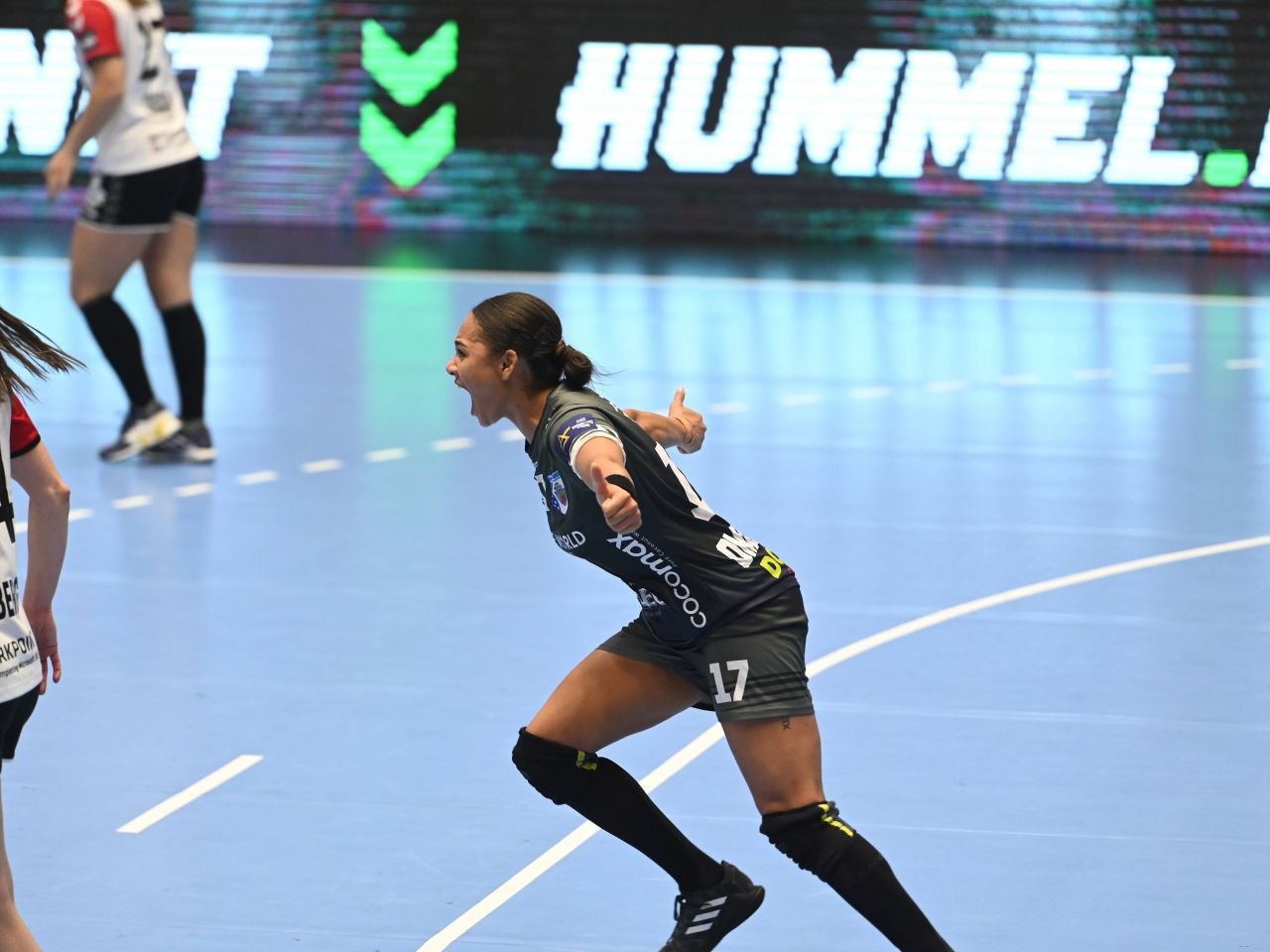 Elizabeth Omoregie și-a prelungit contractul cu CSM București! ”Va face spectacol încă doi ani în tricoul de tigroaică”_10