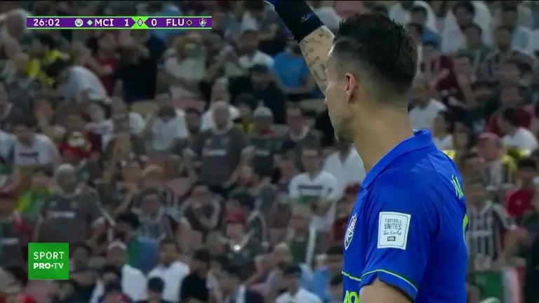 Manchester City - Fluminense: autogol Nino