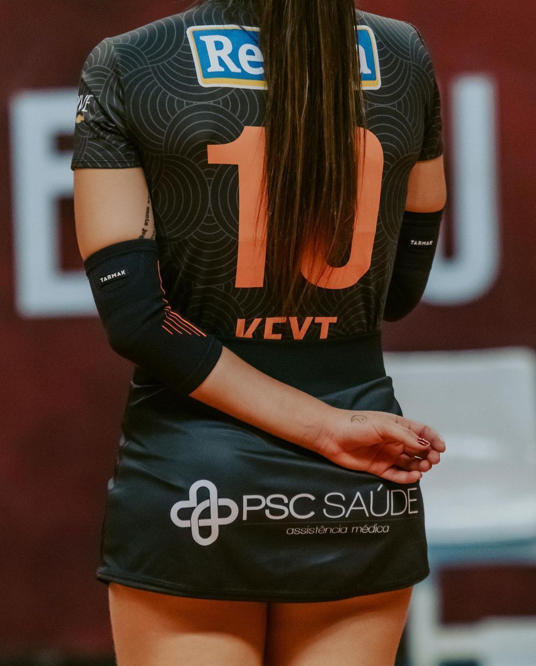 Sexy voleibalista căreia Neymar i-a propus o noapte de dragoste cu ea și geamăna ei a devenit iepuraș Playboy! Cum s-a pozat _52
