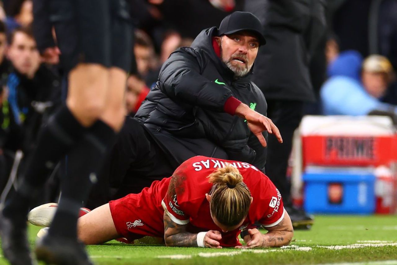Jucătorul lui Liverpool, accidentat după ce s-a ciocnit cu Klopp! A cerut imediat schimbare_2