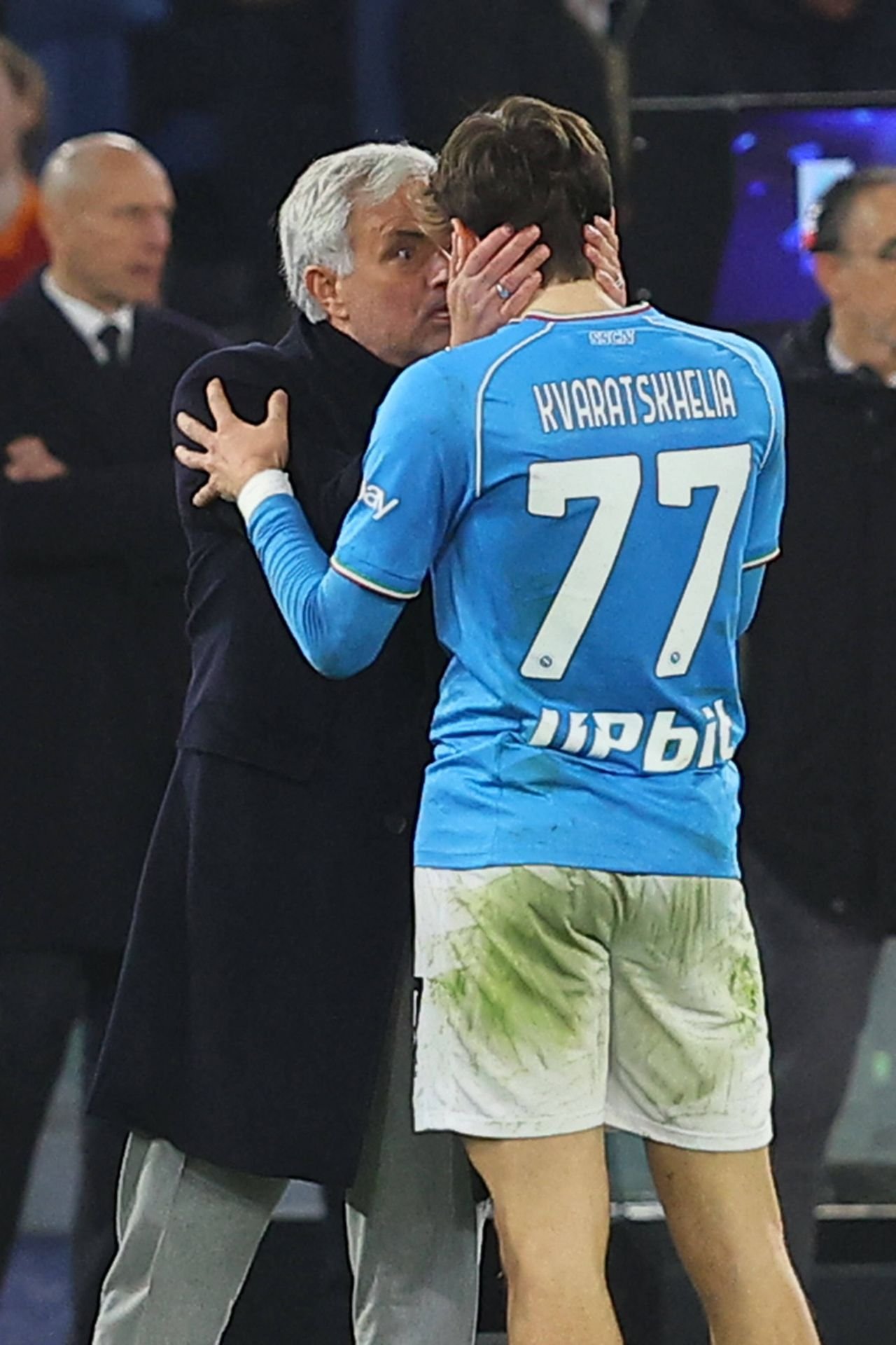 Mourinho și-a pierdut cumpătul! Conflict cu Kvaratskhelia la marginea terenului_4