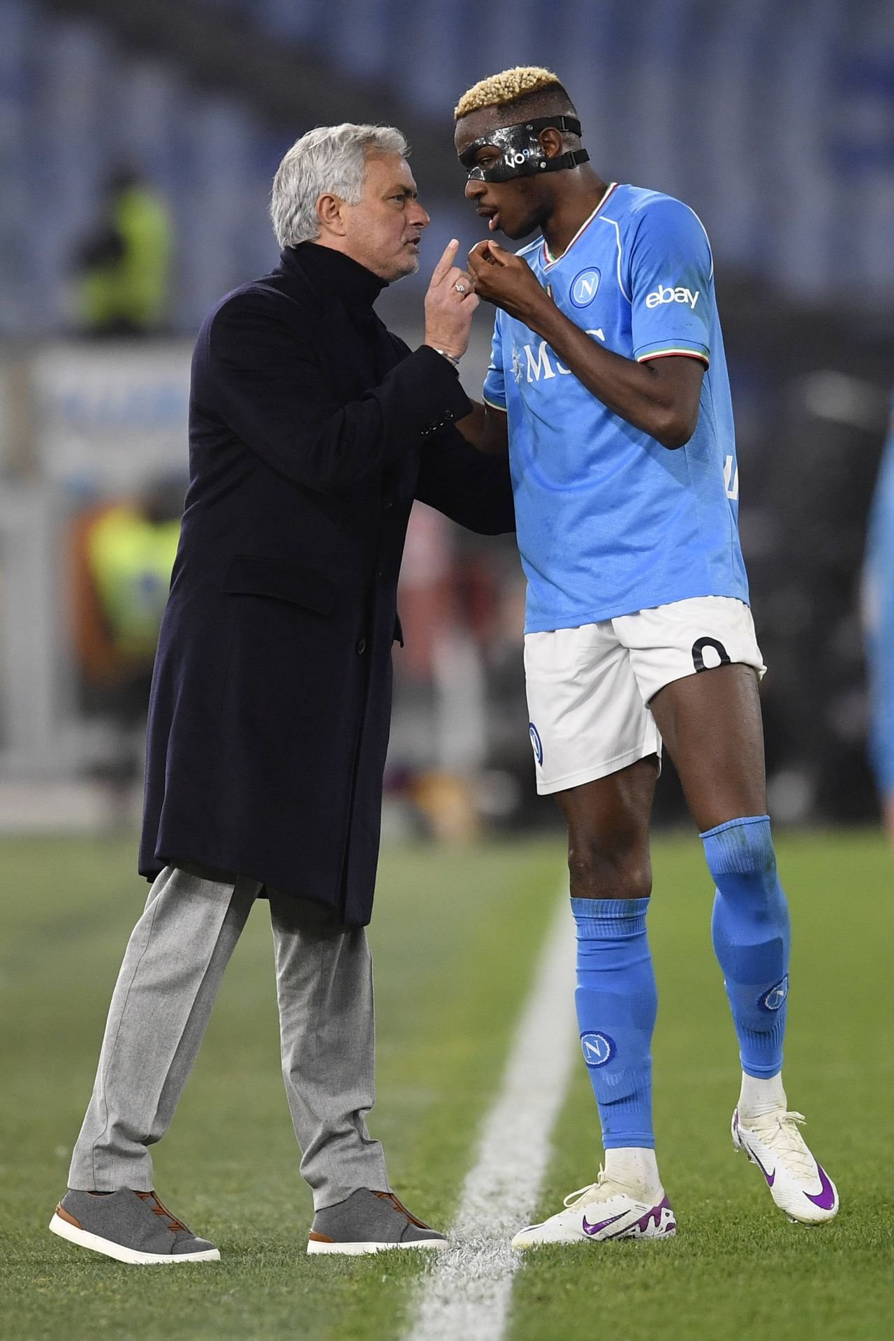 Mourinho și-a pierdut cumpătul! Conflict cu Kvaratskhelia la marginea terenului_10