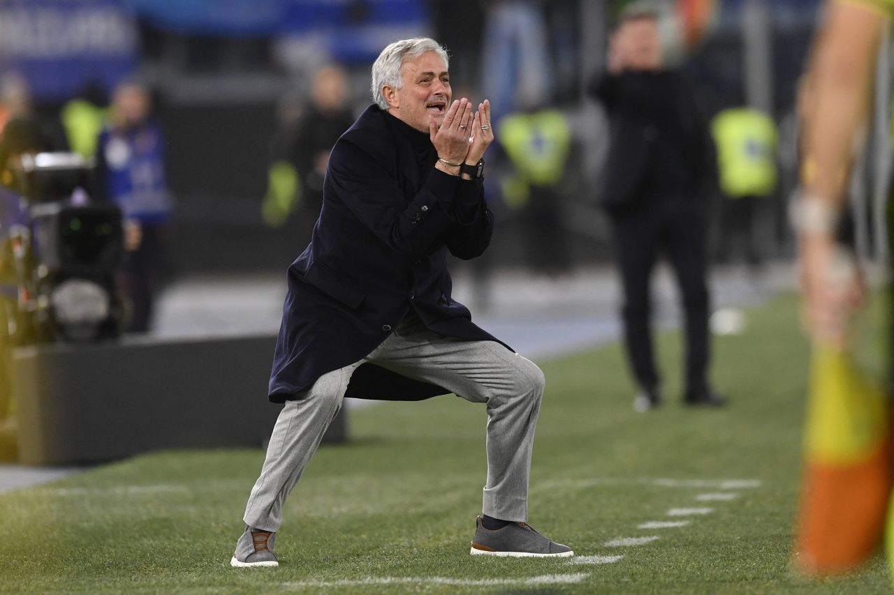 Mourinho și-a pierdut cumpătul! Conflict cu Kvaratskhelia la marginea terenului_13