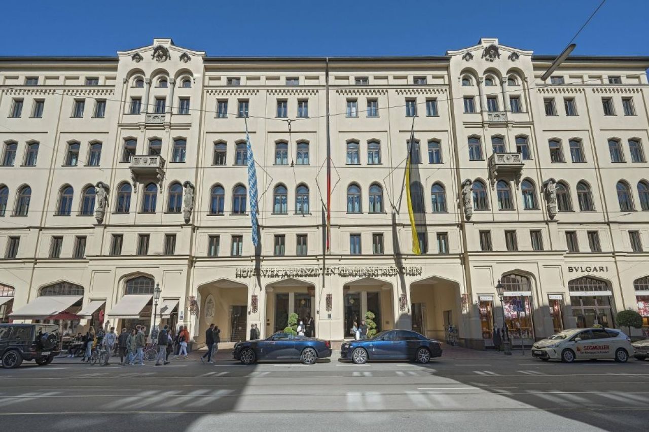 Harry Kane nu va mai plăti 11.000 de euro pe noapte la hotel! S-a pozat pe internet cu staff-ul și și-a anunțat plecarea: „Muller era îngrijorat” _6