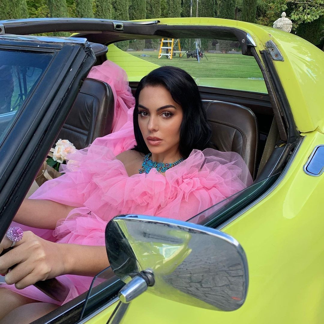 Georgina are o avere de 15 milioane de euro, dar a pus la loto și a câștigat! Ce sumă va primi _95