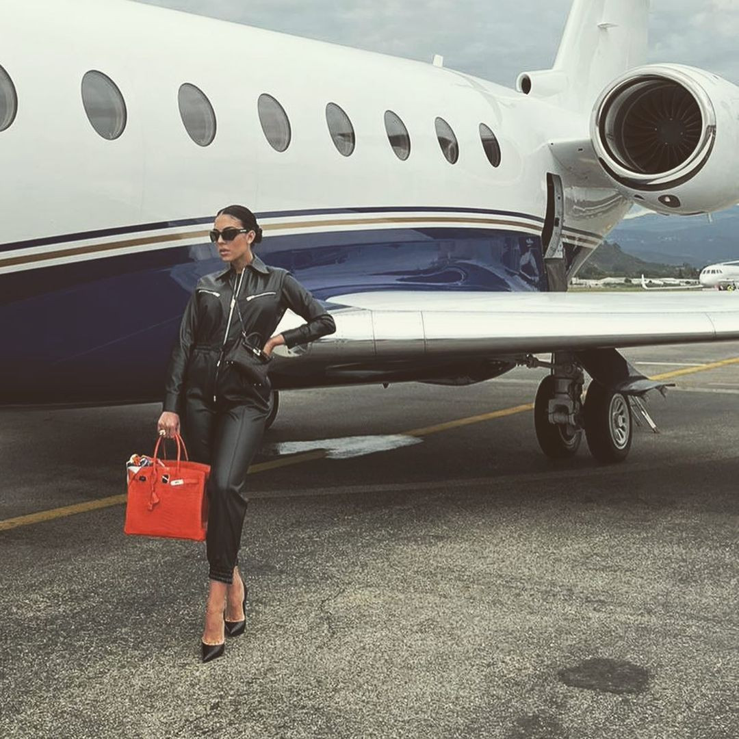 Georgina are o avere de 15 milioane de euro, dar a pus la loto și a câștigat! Ce sumă va primi _100