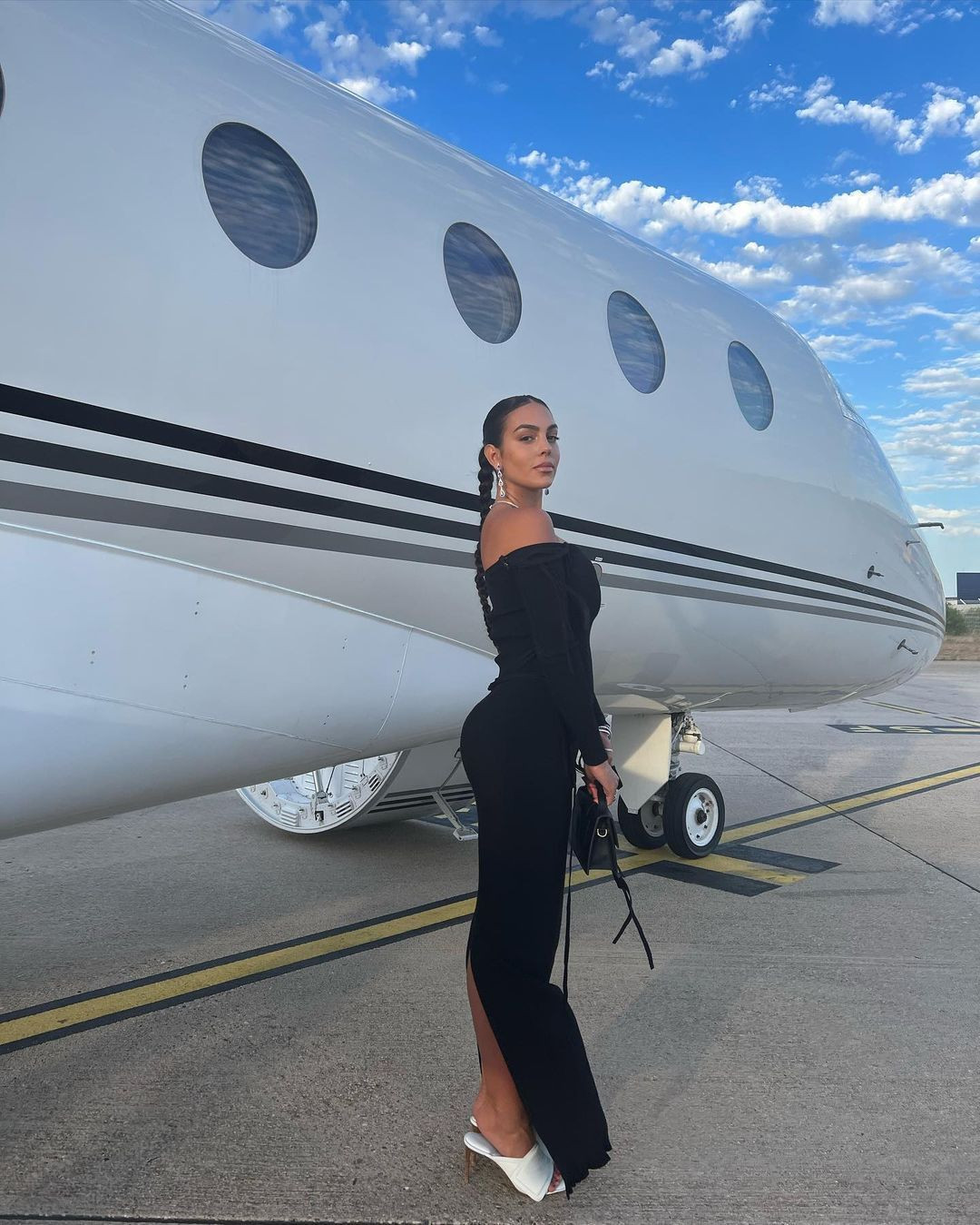 Georgina are o avere de 15 milioane de euro, dar a pus la loto și a câștigat! Ce sumă va primi _122