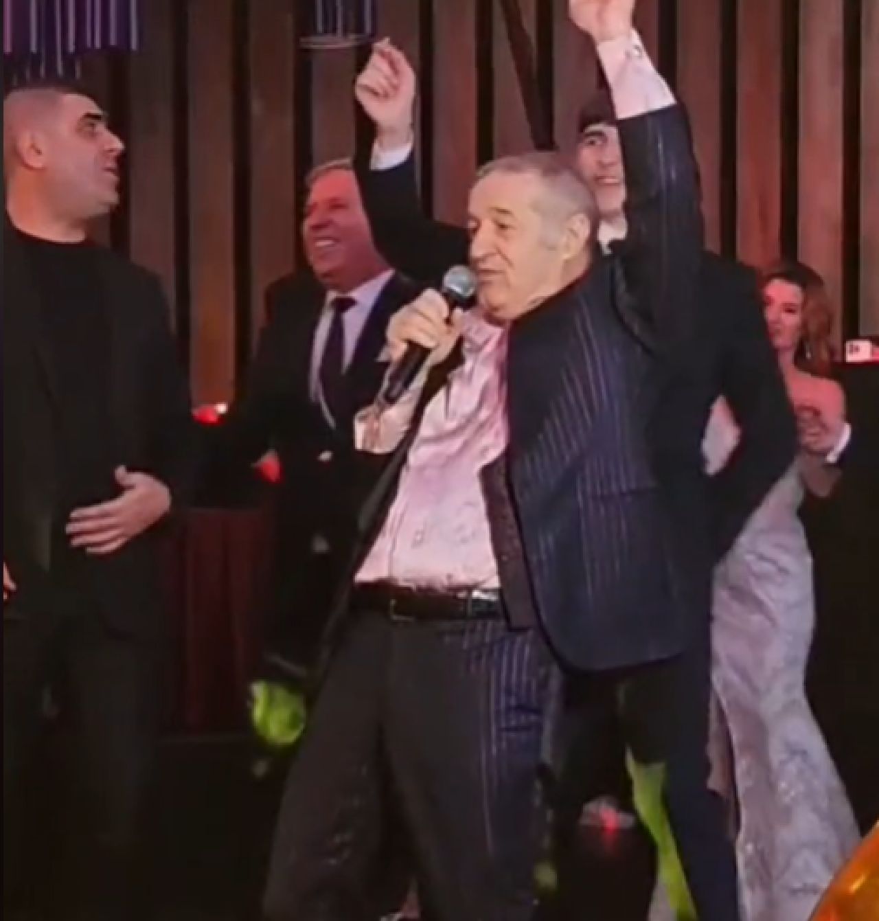 Gigi Becali, ca în vremurile bune! A luat microfonul și a început să facă show la cununia lui Ianis Hagi _3