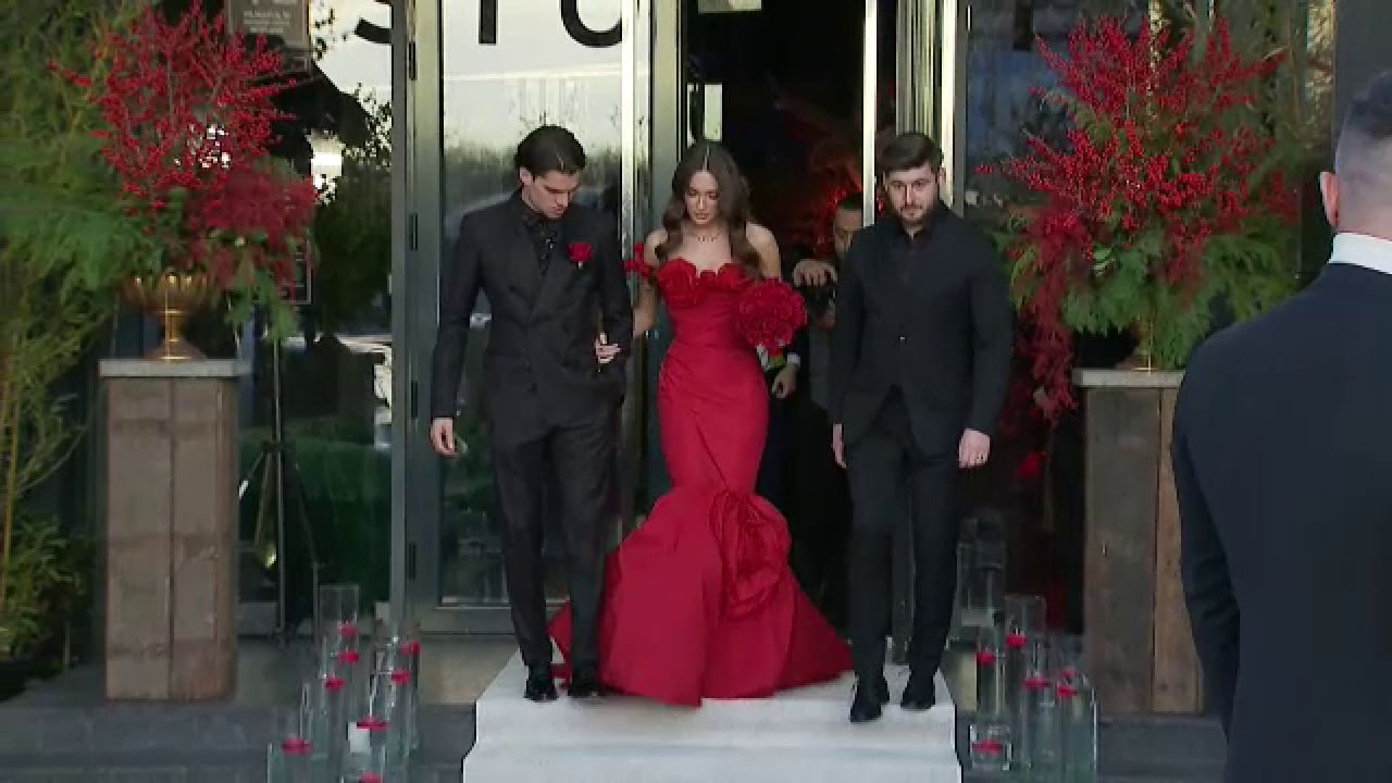 Lady in red! Cât a costat rochia superbei Elena Tănase de la cununia cu Ianis Hagi _2