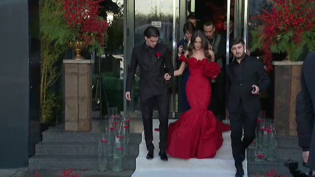 Lady in red! Cât a costat rochia superbei Elena Tănase de la cununia cu Ianis Hagi _7