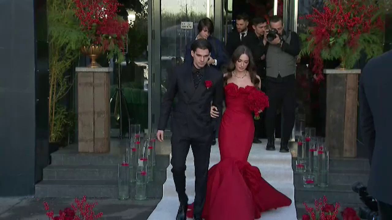 Lady in red! Cât a costat rochia superbei Elena Tănase de la cununia cu Ianis Hagi _10