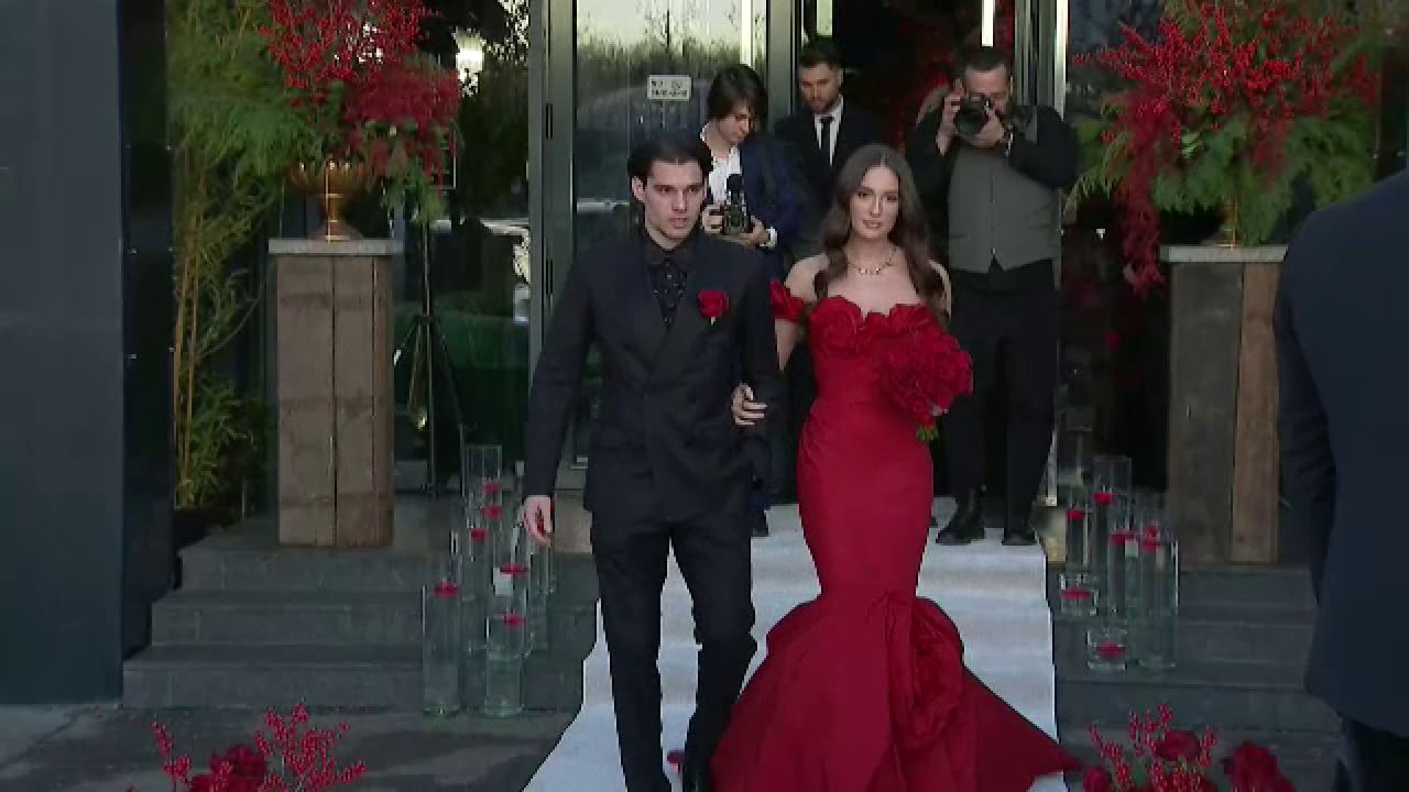 Lady in red! Cât a costat rochia superbei Elena Tănase de la cununia cu Ianis Hagi _11
