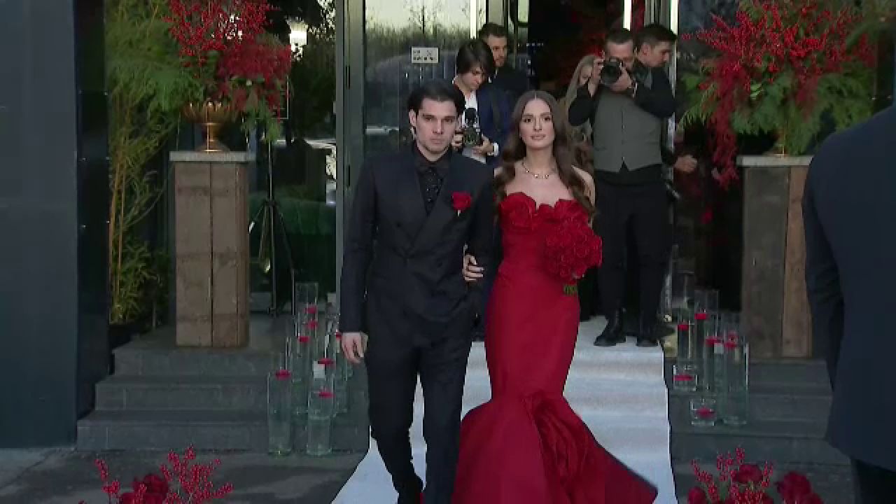 Lady in red! Cât a costat rochia superbei Elena Tănase de la cununia cu Ianis Hagi _12