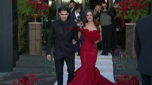 Lady in red! Cât a costat rochia superbei Elena Tănase de la cununia cu Ianis Hagi _14