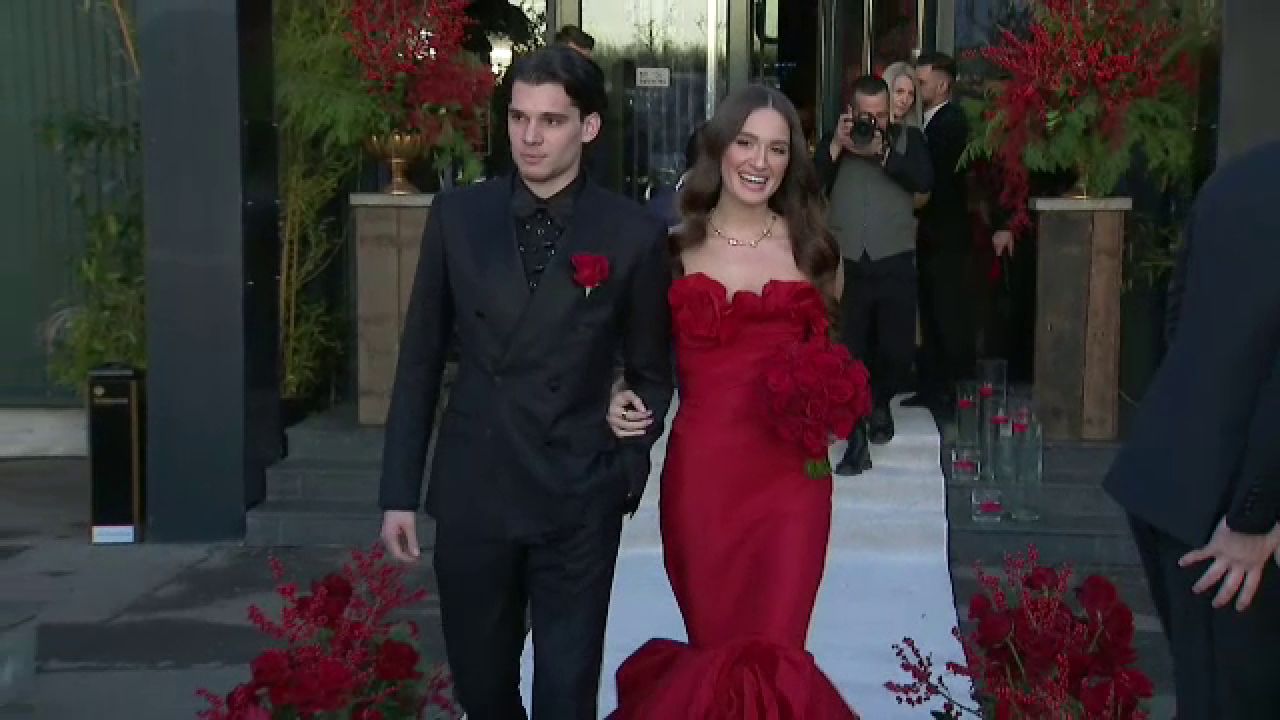 Lady in red! Cât a costat rochia superbei Elena Tănase de la cununia cu Ianis Hagi _1