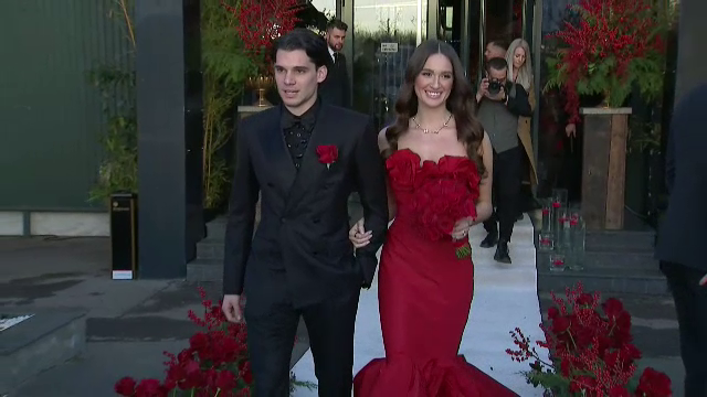 Lady in red! Cât a costat rochia superbei Elena Tănase de la cununia cu Ianis Hagi _17