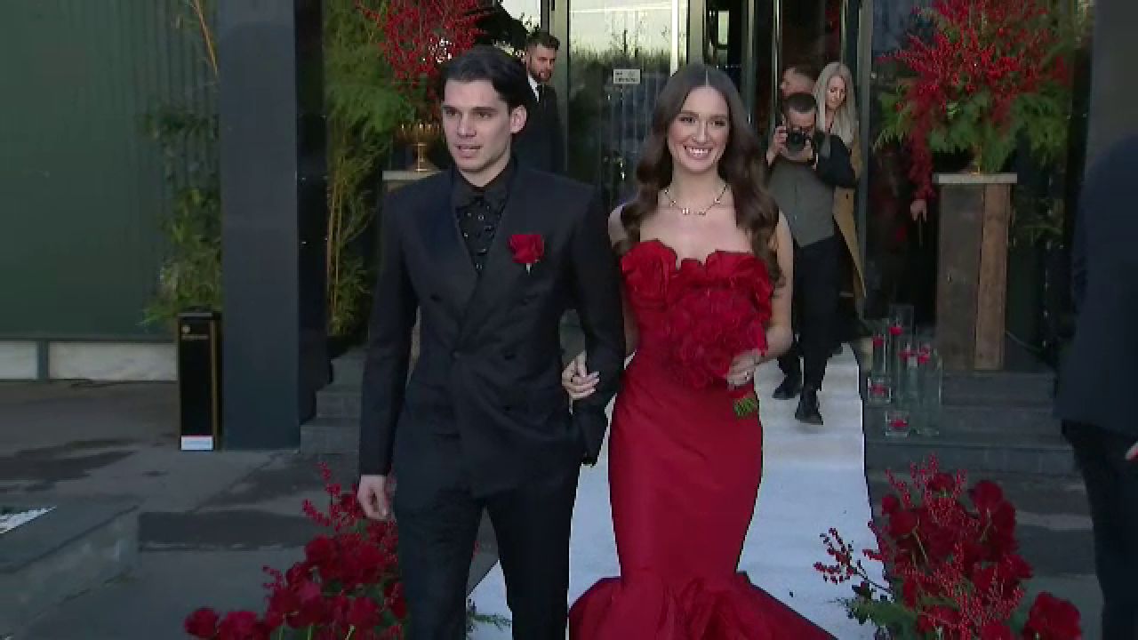Lady in red! Cât a costat rochia superbei Elena Tănase de la cununia cu Ianis Hagi _17
