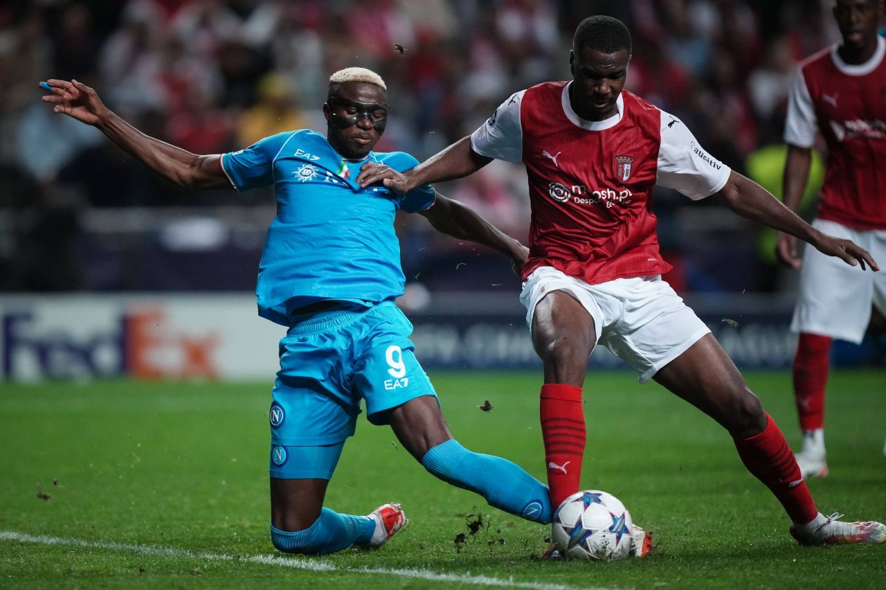 Un fotbalist de Champions League, fost la PSG, deține recordul de cartonașe roșii primite în anul 2023!_2