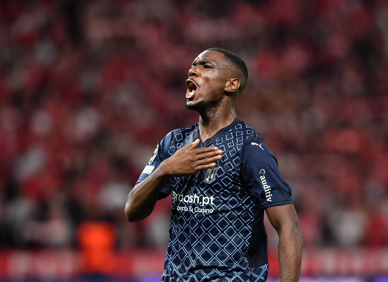Un fotbalist de Champions League, fost la PSG, deține recordul de cartonașe roșii primite în anul 2023!_4