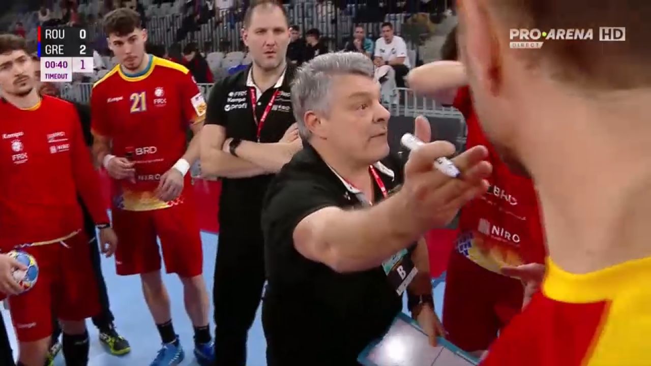 Nu s-a mai putut abține! Xavi Pascual a cerut time-out după doar două minute și a izbucnit în direct: