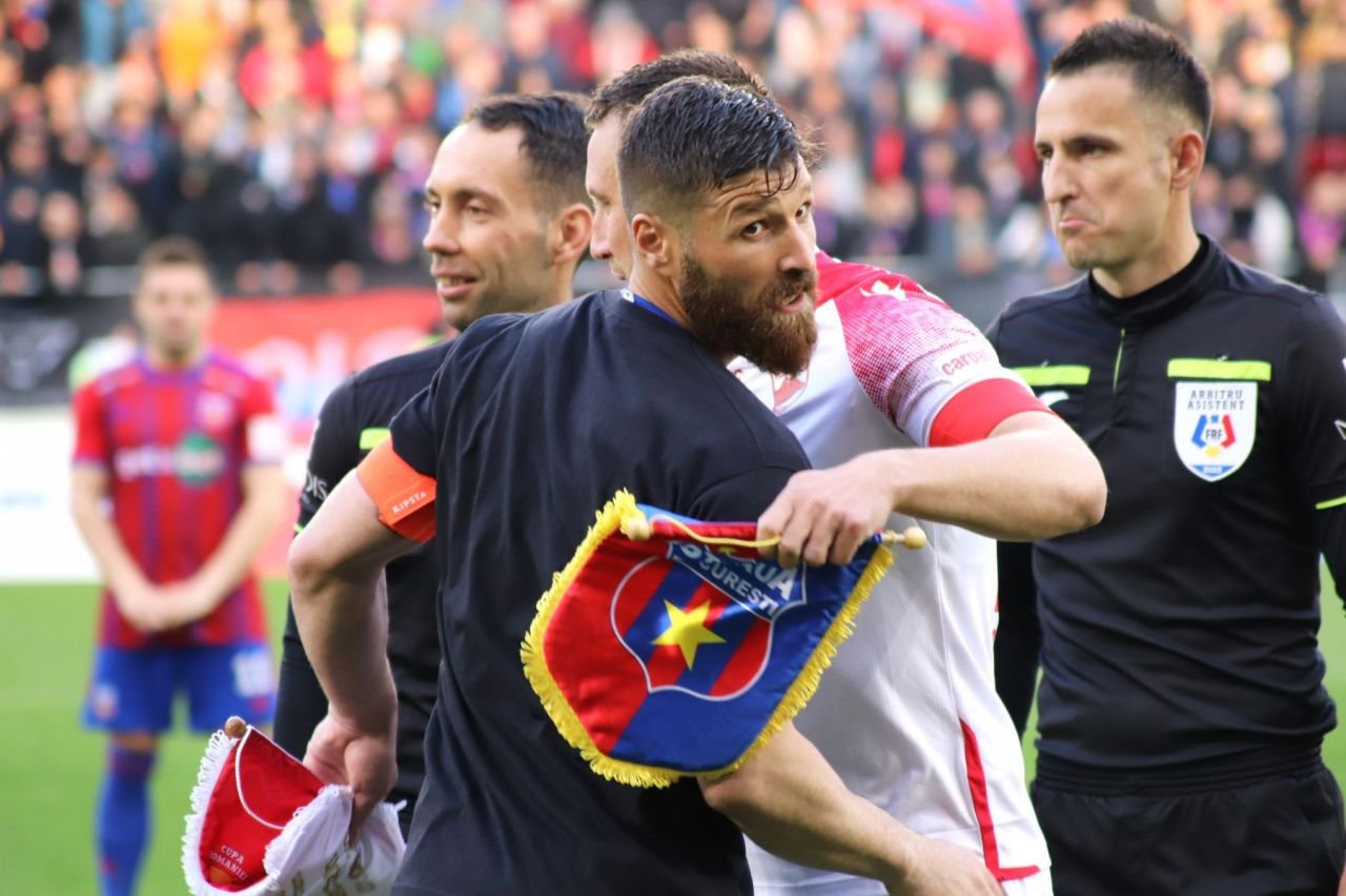 Colindul fotbaliștilor. Ce le-au urat jucătorii români fanilor pentru 2024_9