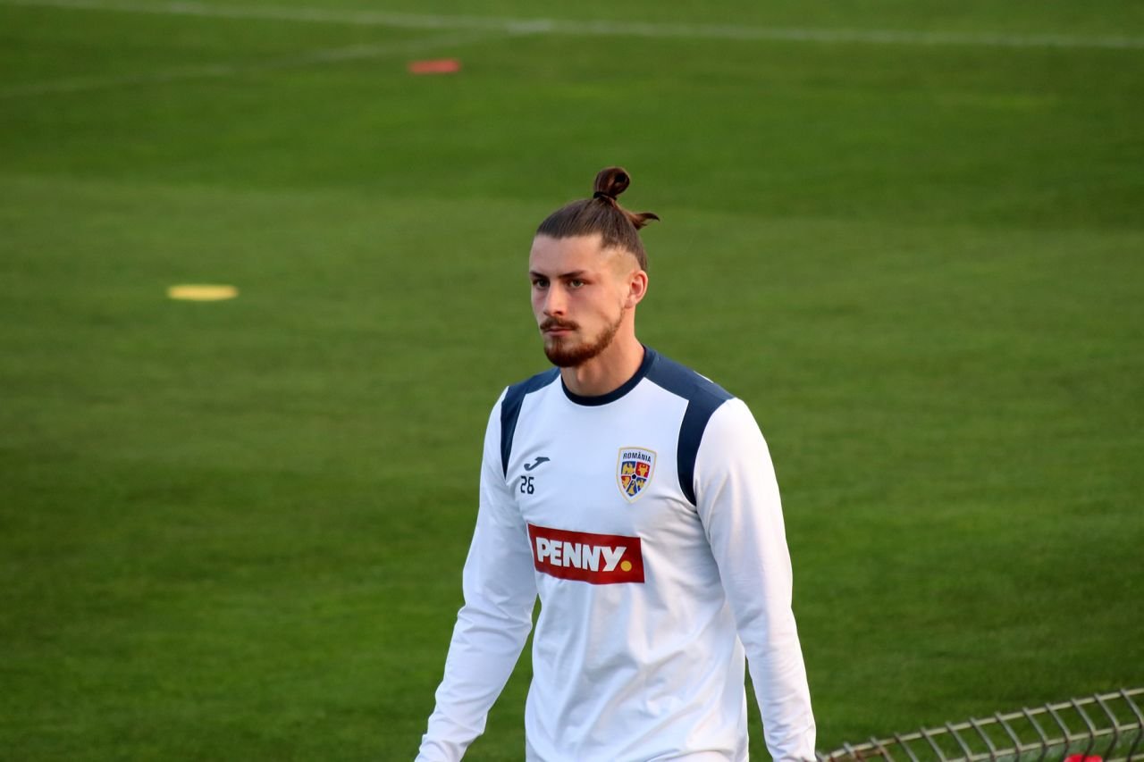 O nouă variantă pentru Drăgușin! Un colos din Bundesliga a pus ochii pe fundașul român_13