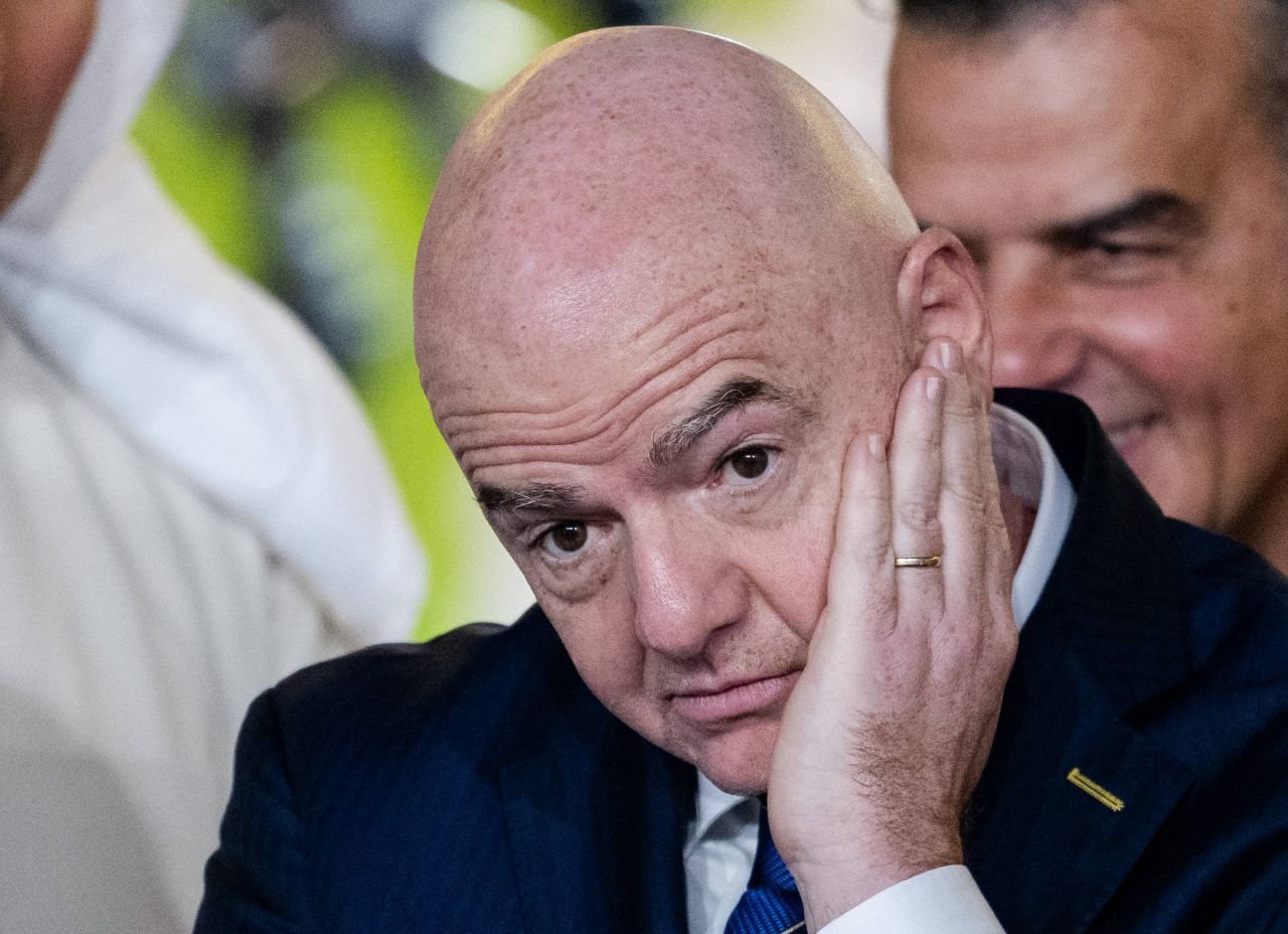 Război &icirc;n toată regula &icirc;ntre FIFA și impresari! Forul mondial, obligat să suspende regulamentul agenților de jucători