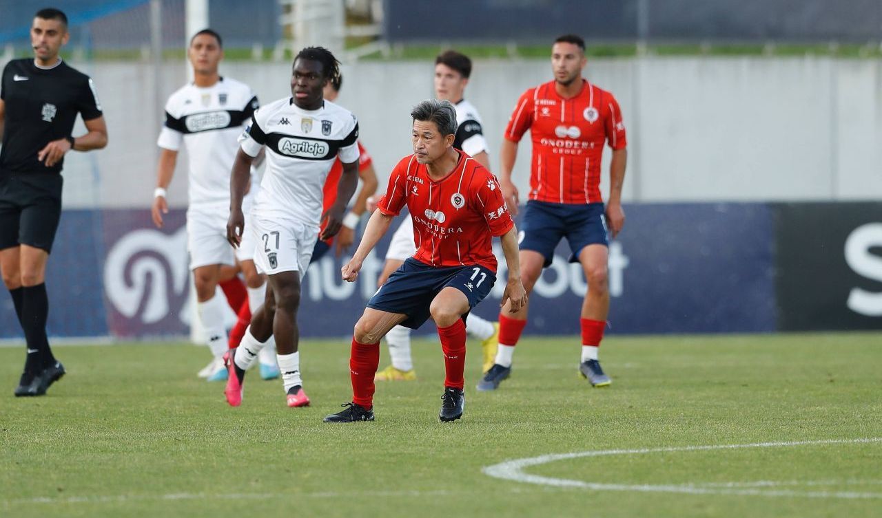 Câte meciuri a jucat în acest sezon în Portugalia fenomenul Kazu Miura, fotbalistul profesionist care va împlini 57 de ani în februarie!_1